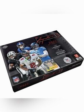 (PRESALE 6/5) 2025 Topps Signature Class Football Hobby Box 2 Autographs per Box